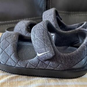 Women’s Nike Calm SE sandals very comfy only tried on l need an 8 it’s a 9